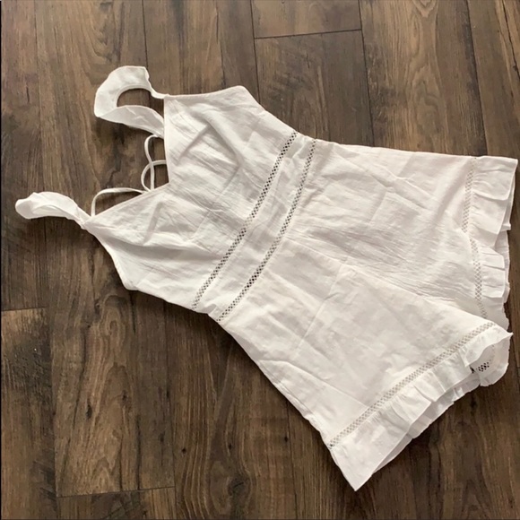 Beautiful Summer White Flutter Romper - Picture 5 of 6